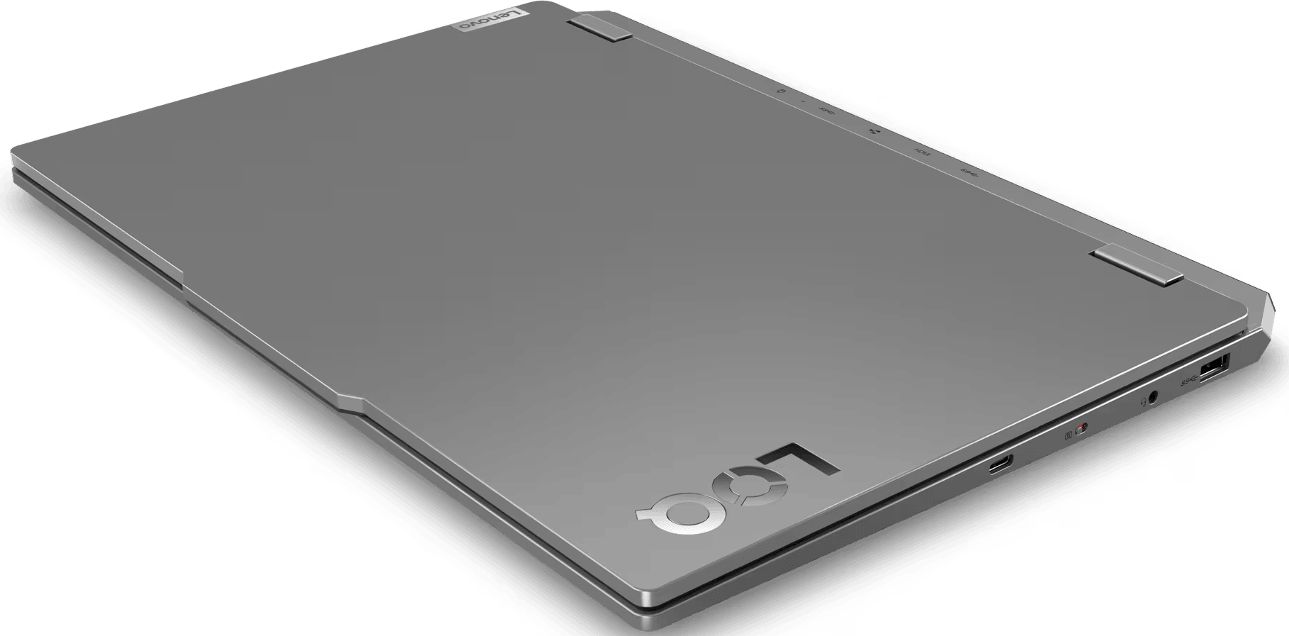 Egy zárt, ezüst laptop Lenovo és Loq logóval a fedélen.