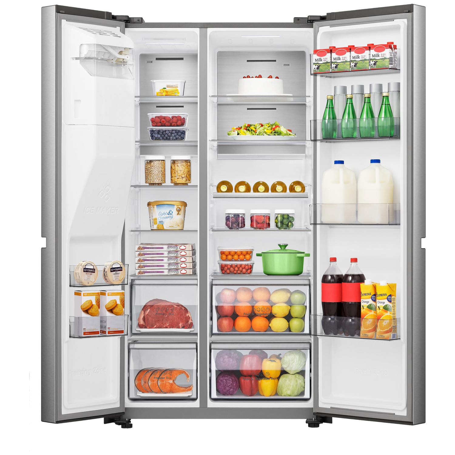 Een open koelkast gevuld met voedsel: melk, groenten, fruit, vlees, cake en dranken.