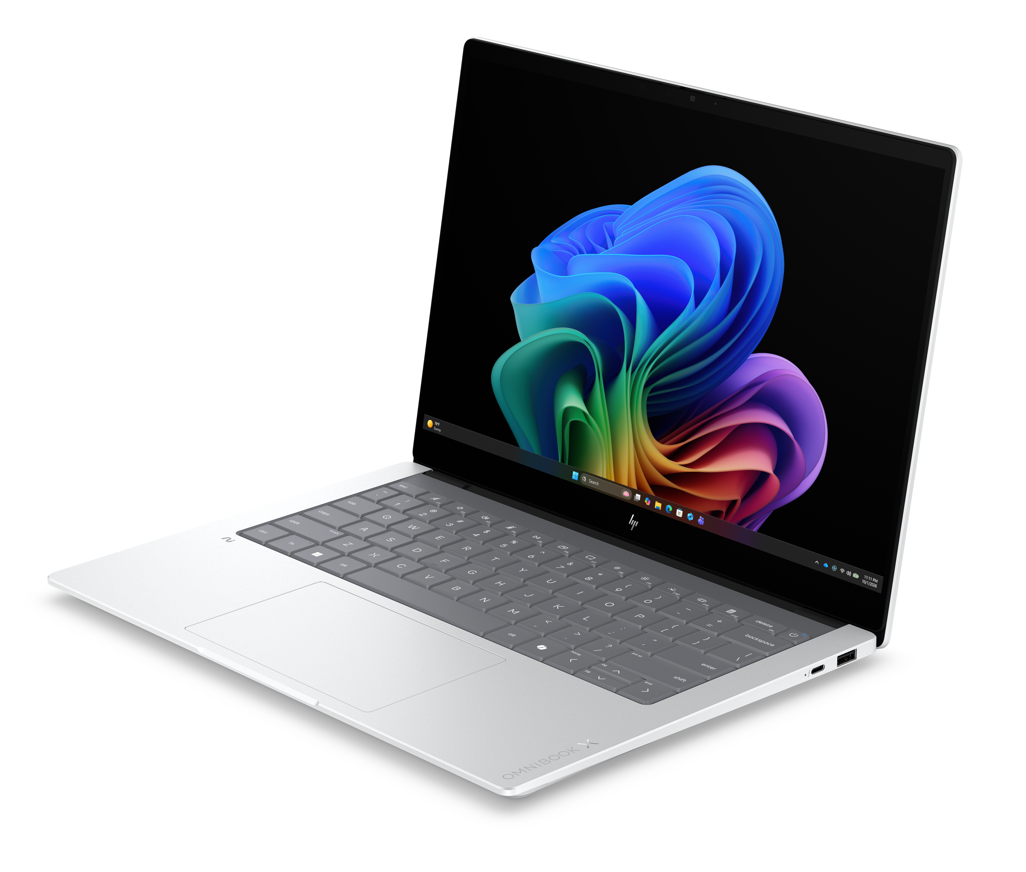 Srebrny laptop HP OMNIBOOK X z kolorową, abstrakcyjną tapetą na ekranie.