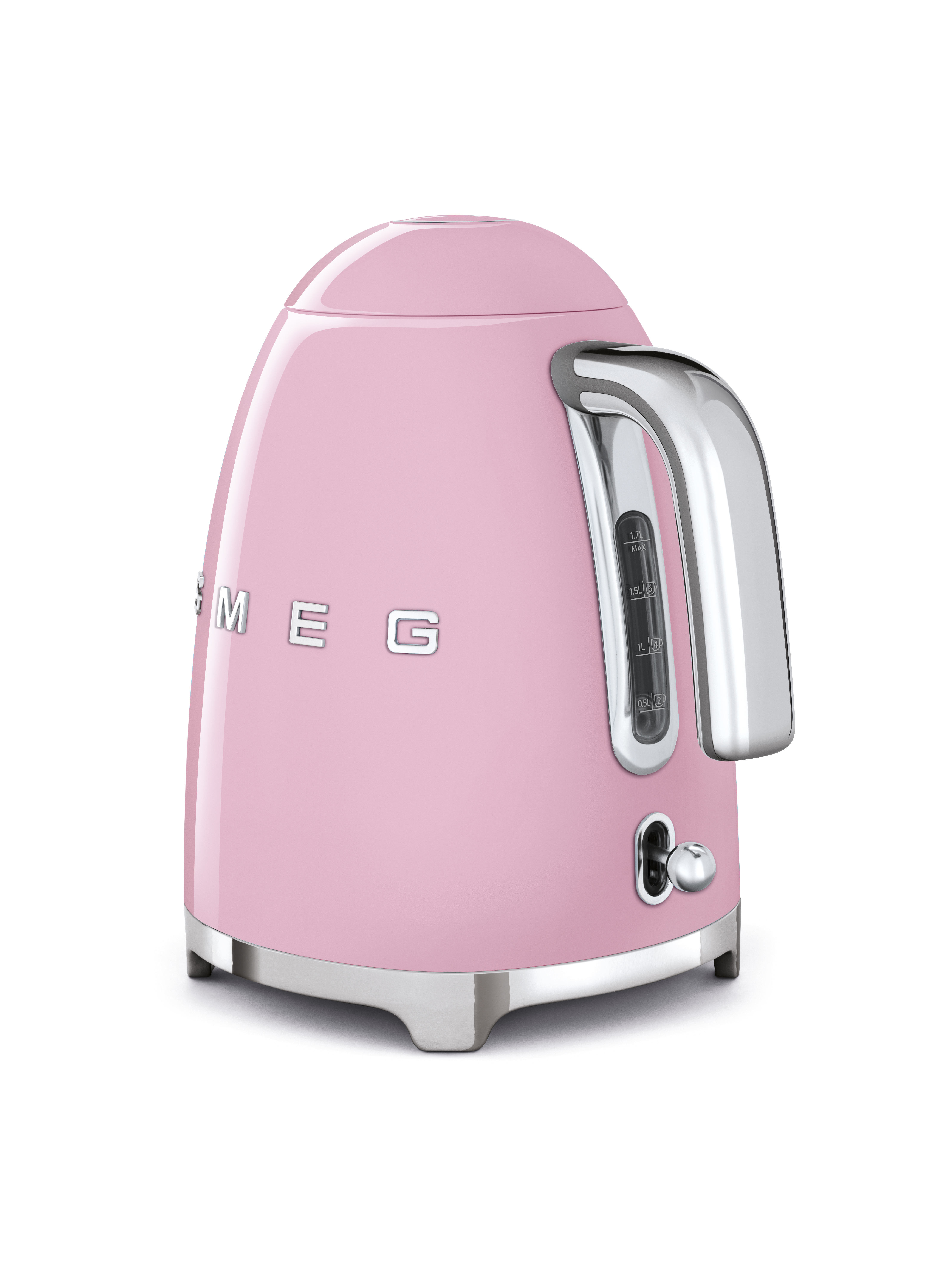 Ein rosa Smeg Wasserkocher mit silbernem Griff und Messskala auf weißem Hintergrund.