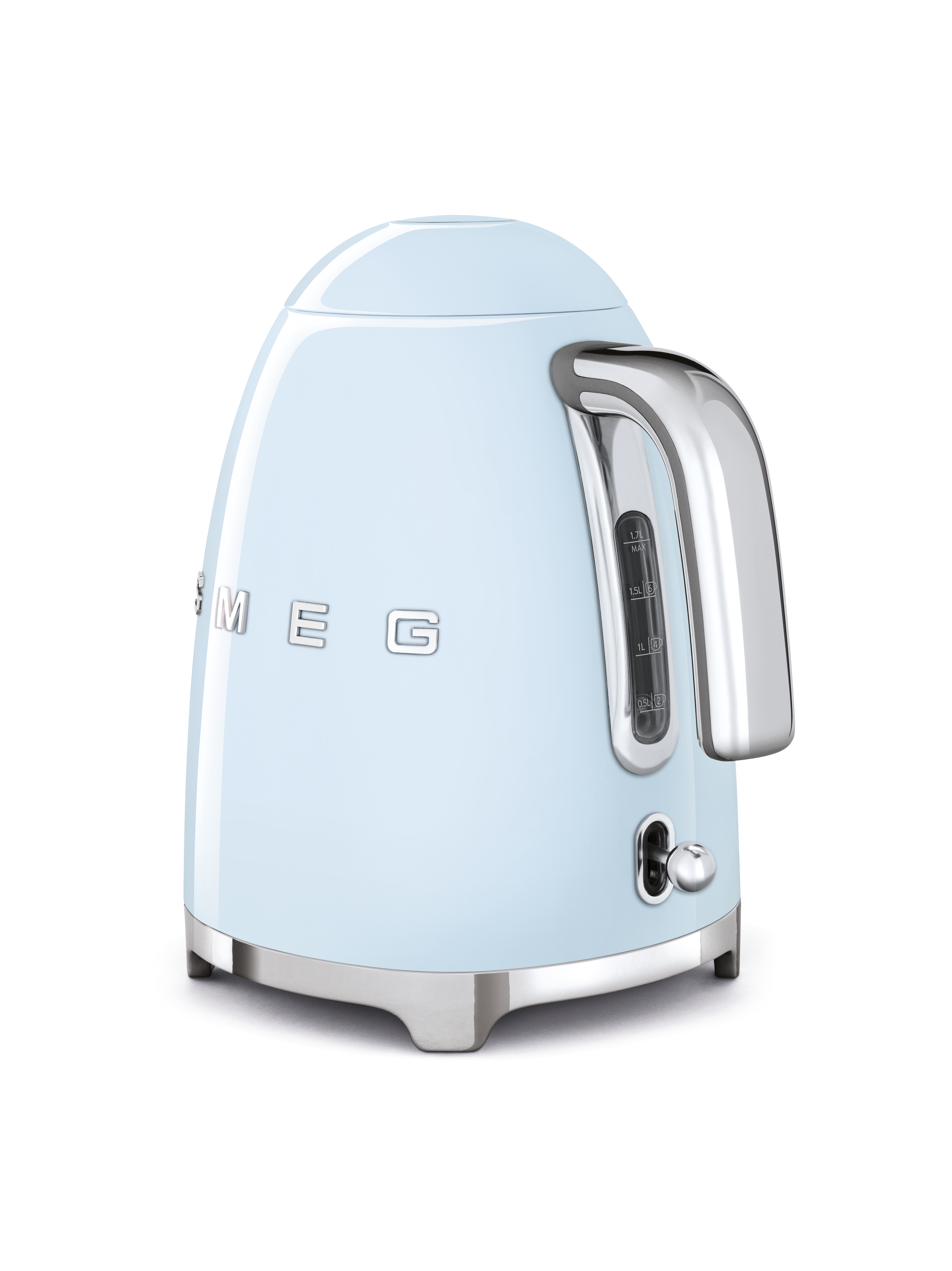 Eine hellblaue Smeg-Wasserkocher mit Chromgriff und Wasserstandsanzeige.