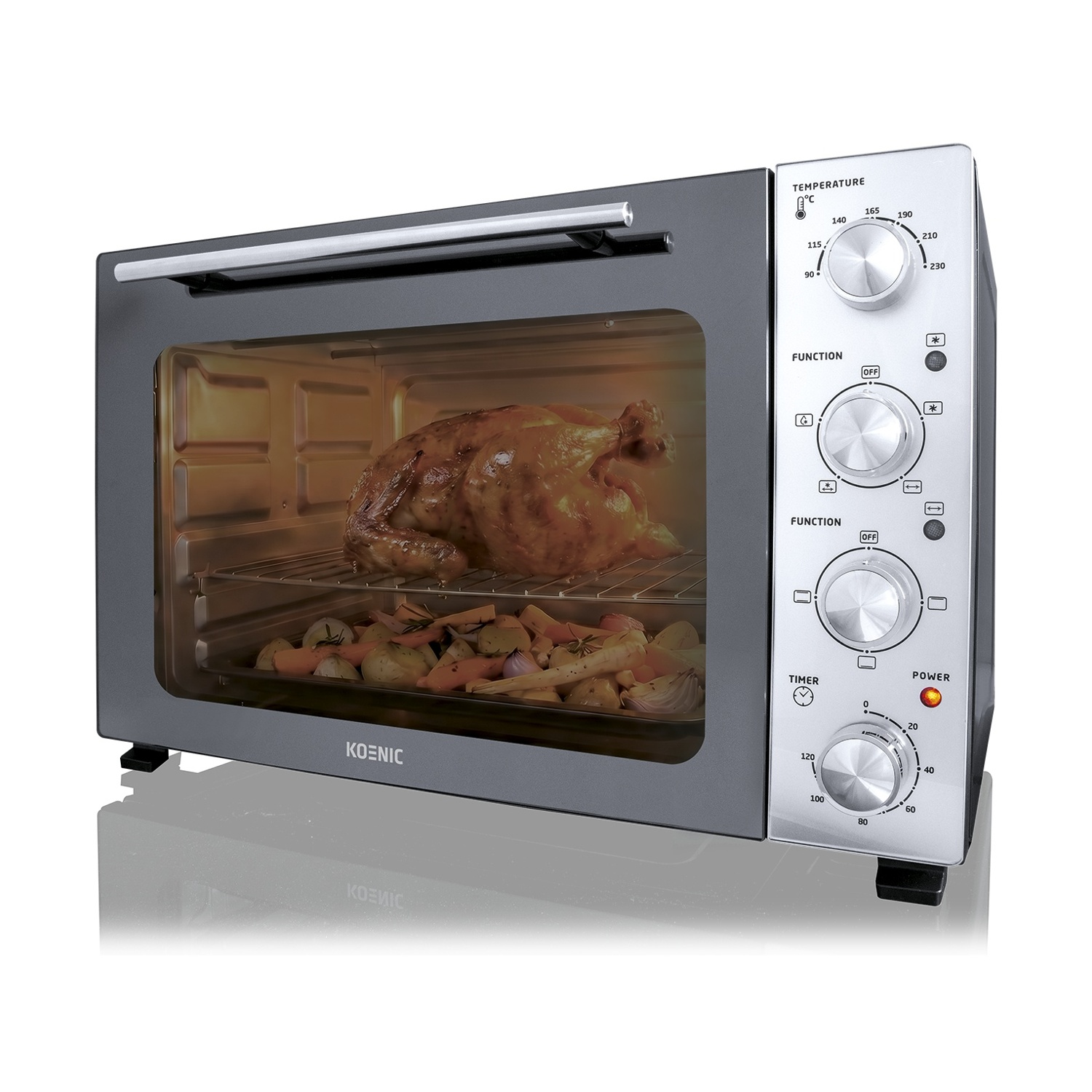Un pollo arrosto e verdure su una griglia all'interno di un forno Koenic con controlli visibili.