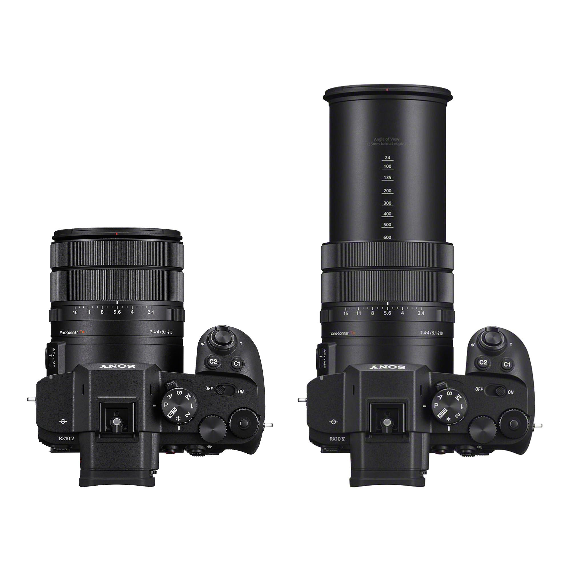 Zwei Sony RX10 Kameras mit unterschiedlichen Objektiven auf weißem Hintergrund.