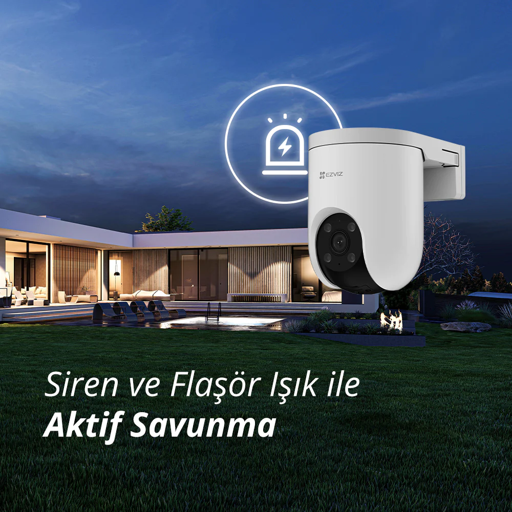Beyaz güvenlik kamerası, gece havuzlu modern evin önünde. Siren simgesi.