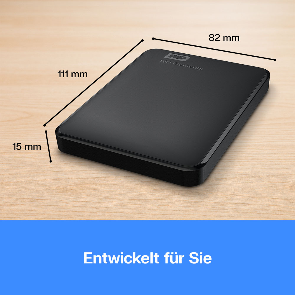 Schwarze externe Festplatte mit Maßen 111 x 82 x 15 mm auf Holzhintergrund.