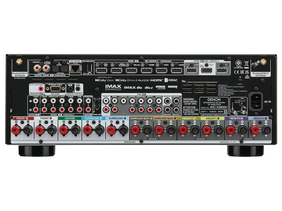 Denon AV-vevő hátlapja hangszóró-, HDMI- és egyéb csatlakozókkal.