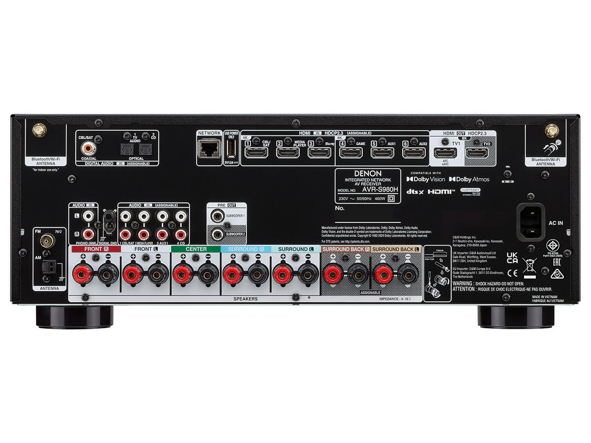Denon AVR-S980H AV-vevő hátoldala, különféle csatlakozókkal.
