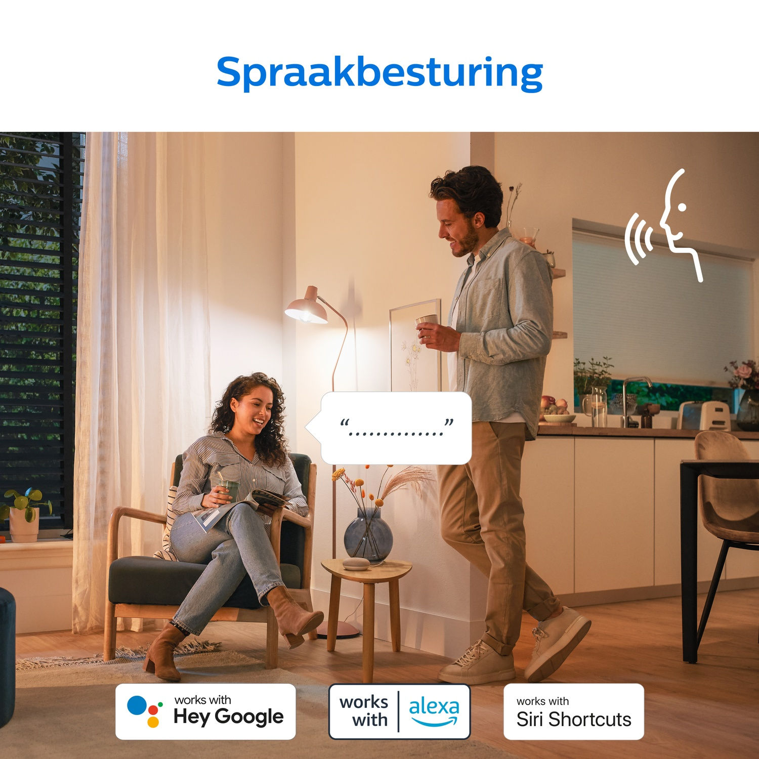 Man en vrouw in een woonkamer die praten. "Spraakbesturing".