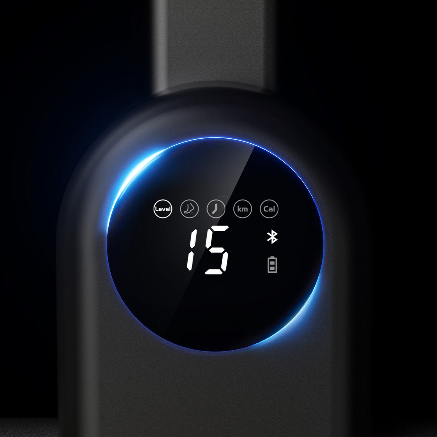 Display digitale mostra '15', km, cal, livello e simbolo Bluetooth.