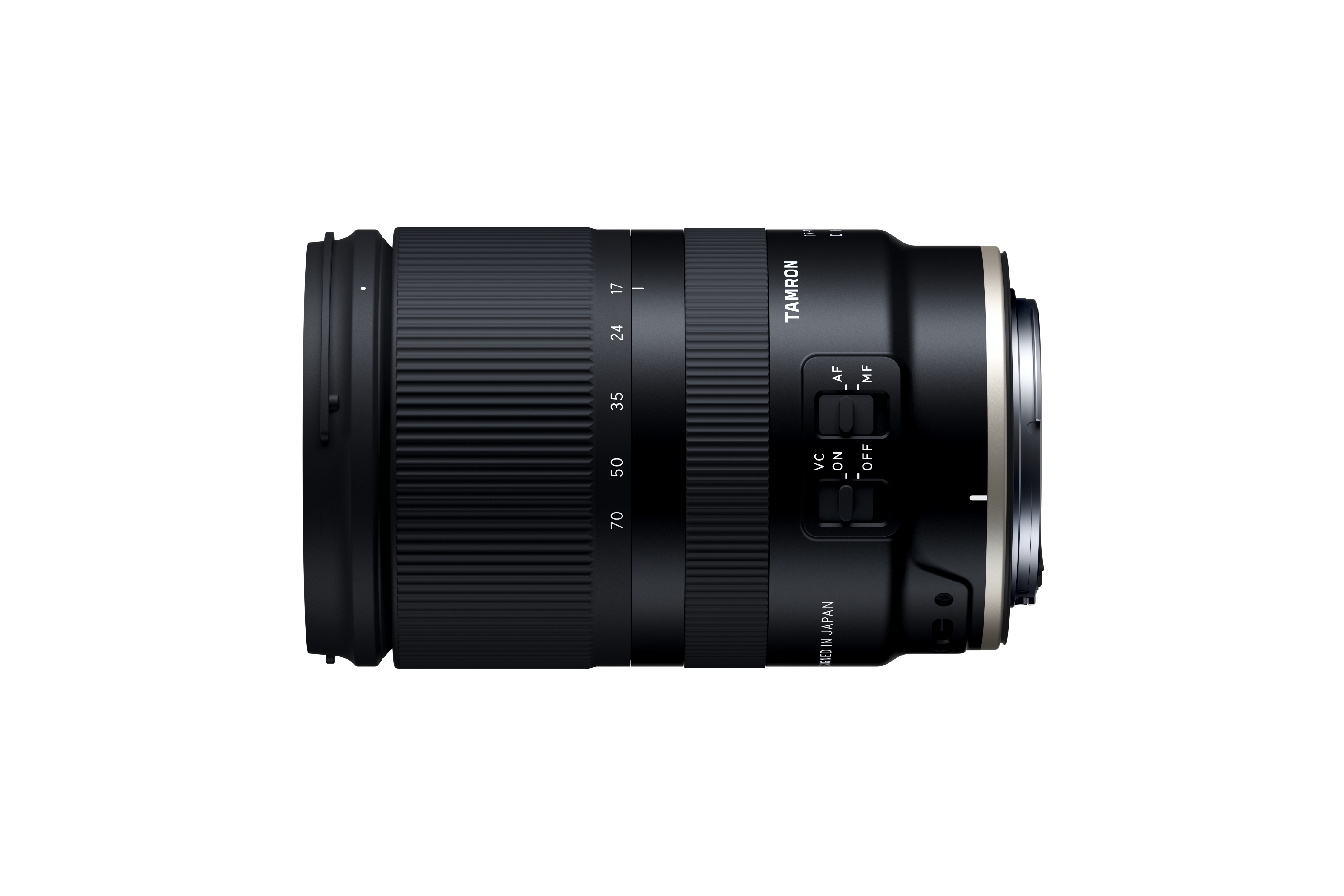 Ein schwarzes Tamron-Objektiv mit Zoomring und Schaltern auf weißem Hintergrund.