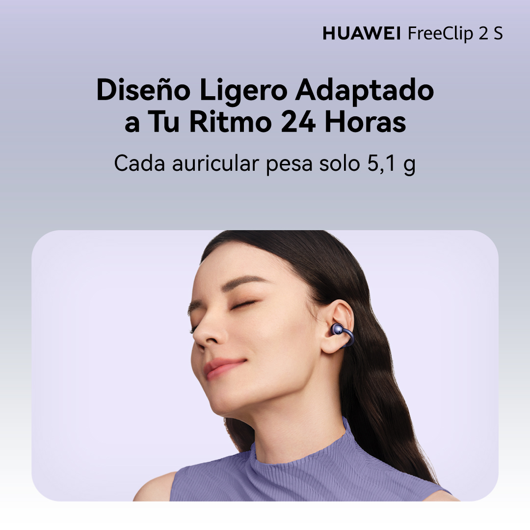 Una mujer con ojos cerrados lleva un auricular azul. Huawei FreeClip 2 S.