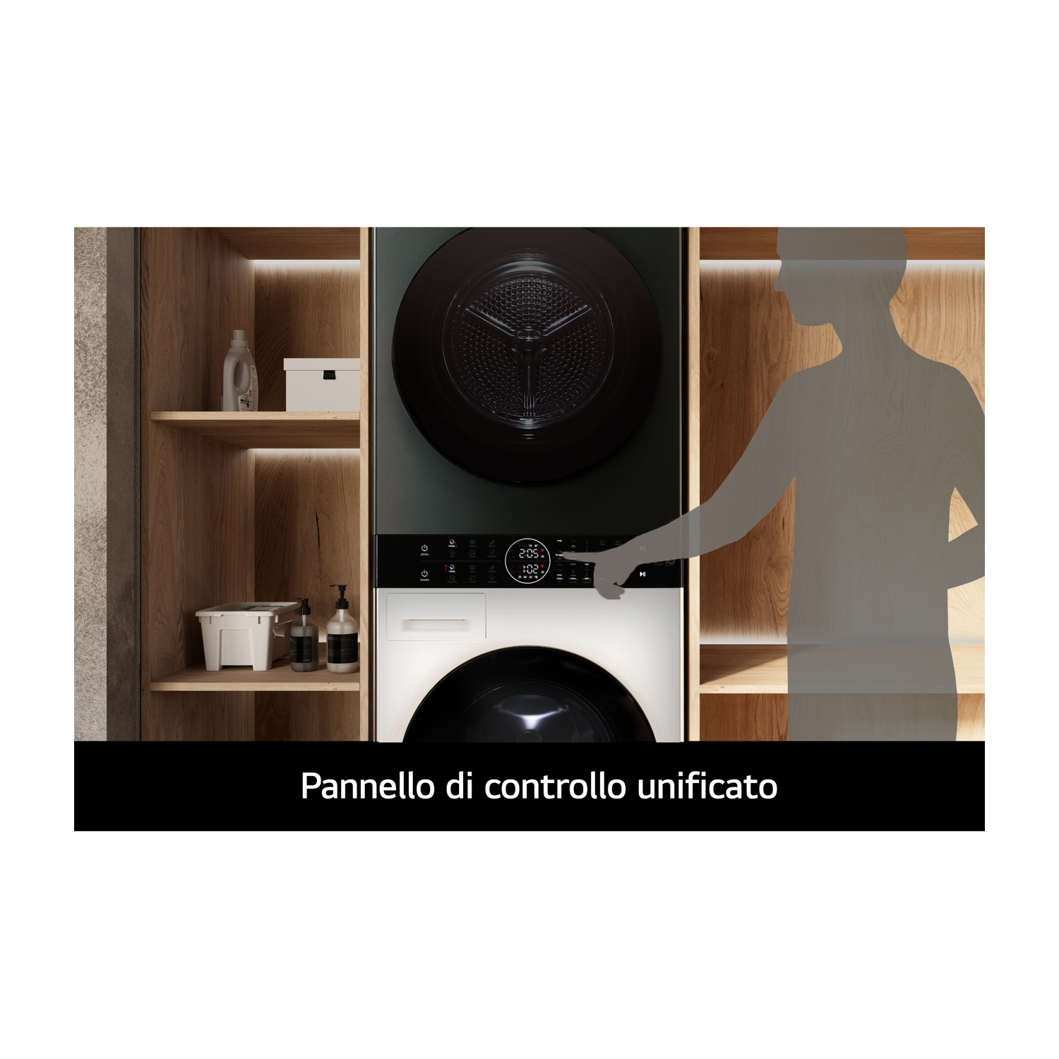 Un uomo usa una lavatrice e un'asciugatrice con un pannello di controllo unificato.