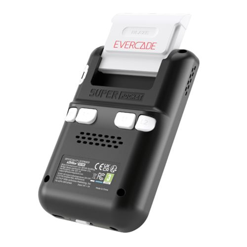 Consola de videojuegos portátil negra con cartucho Evercade blanco insertado.