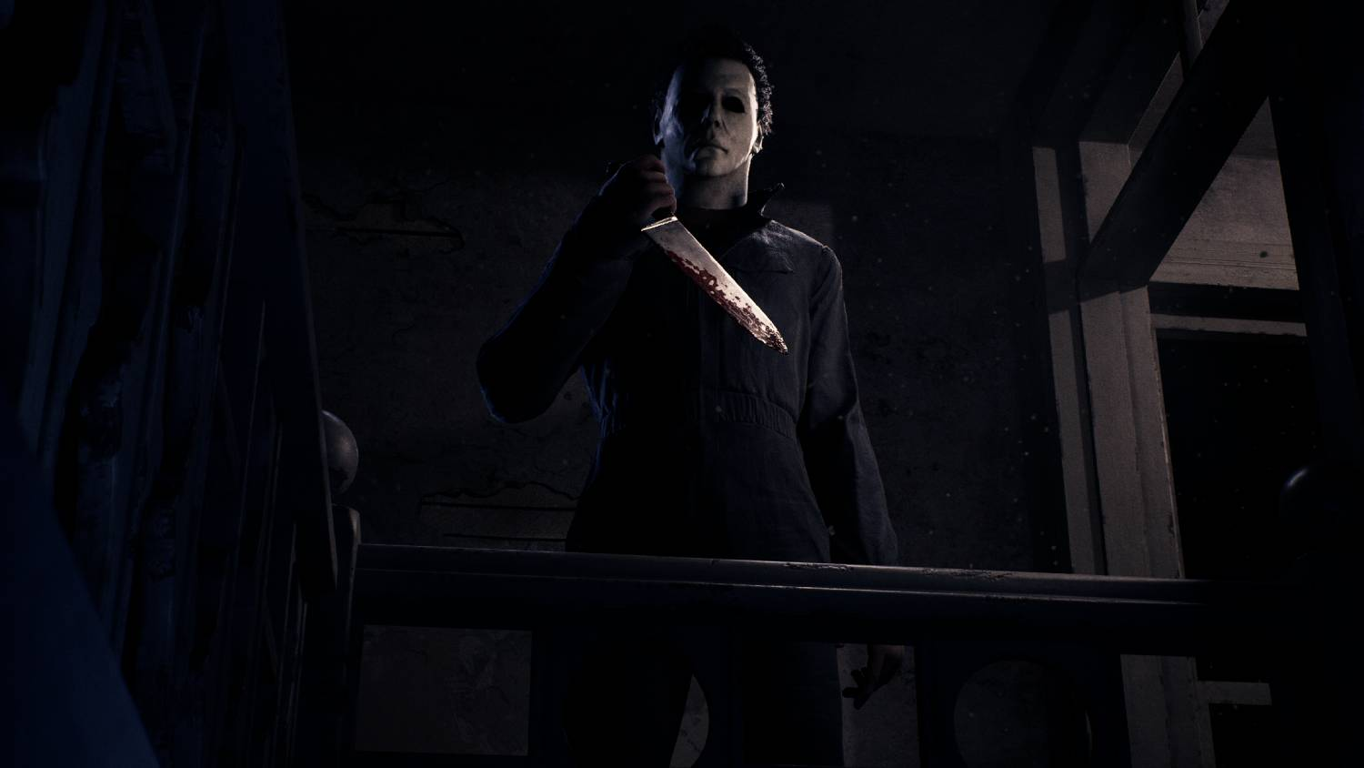 Michael Myers con cuchillo ensangrentado en lugar oscuro.