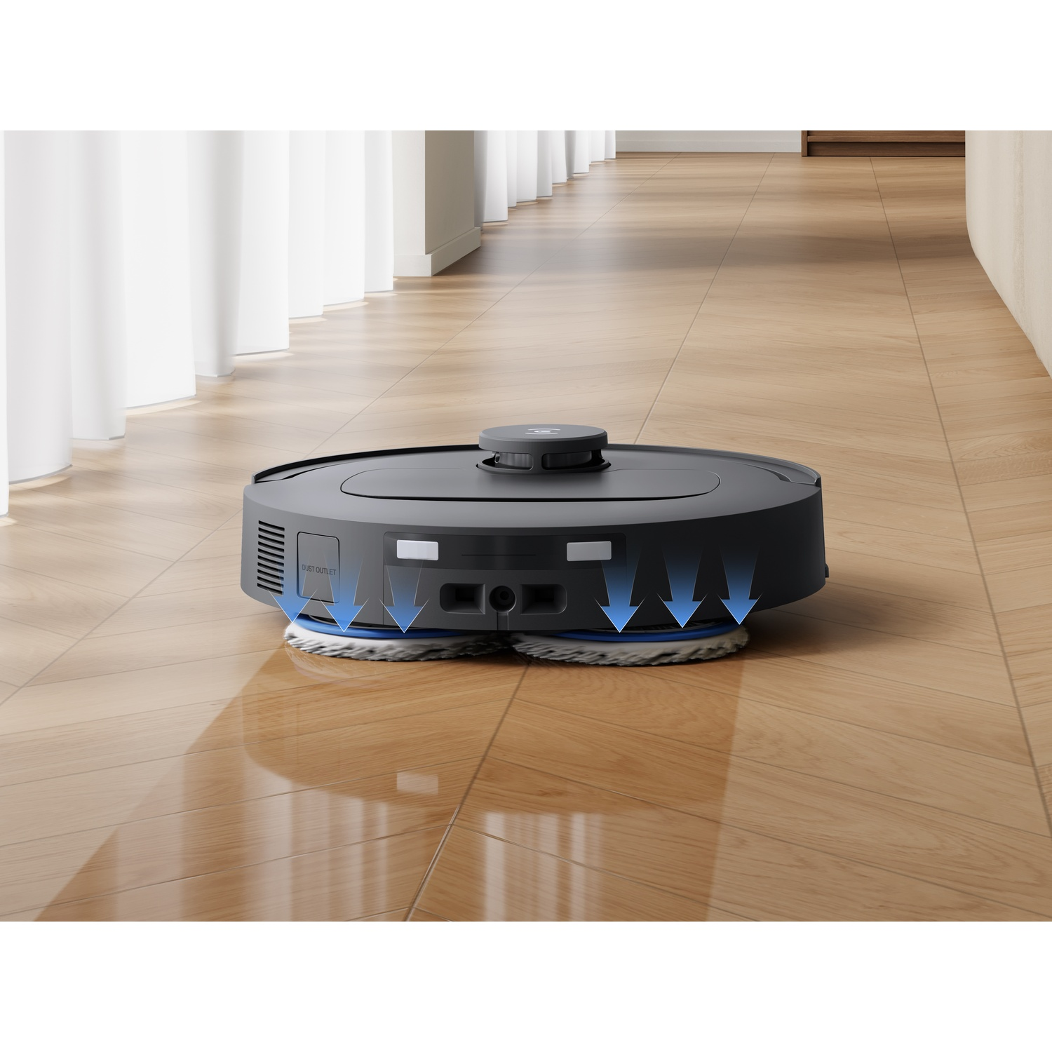 Un robot aspirapolvere scuro che spruzza acqua con frecce blu su un pavimento in legno.