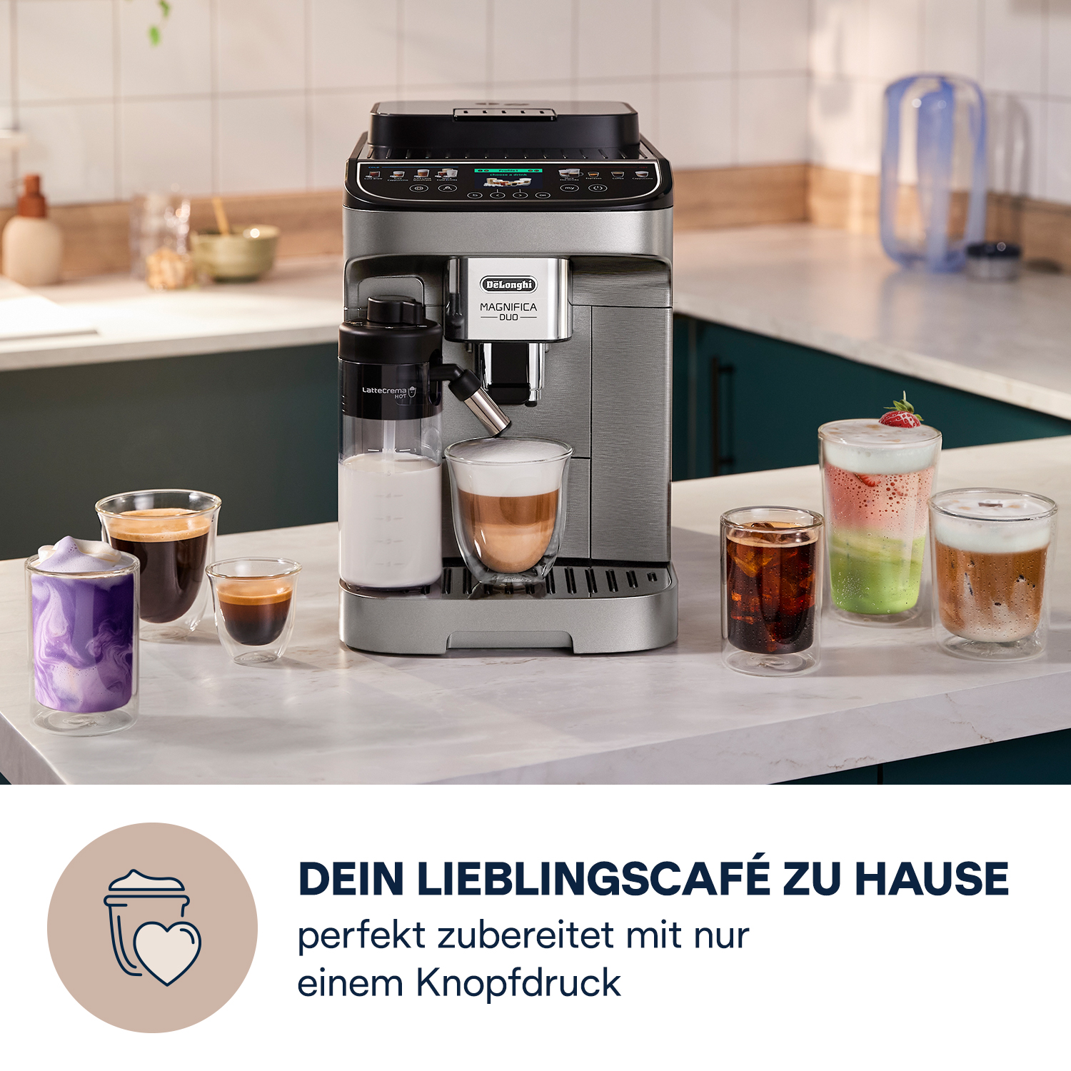 Eine DeLonghi Magnifica Duo Kaffeemaschine mit verschiedenen Kaffeegetränken.