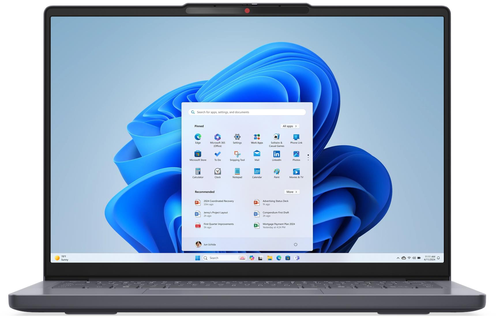 Laptop Windows 11 Start menüvel, kék hullámos háttérrel.