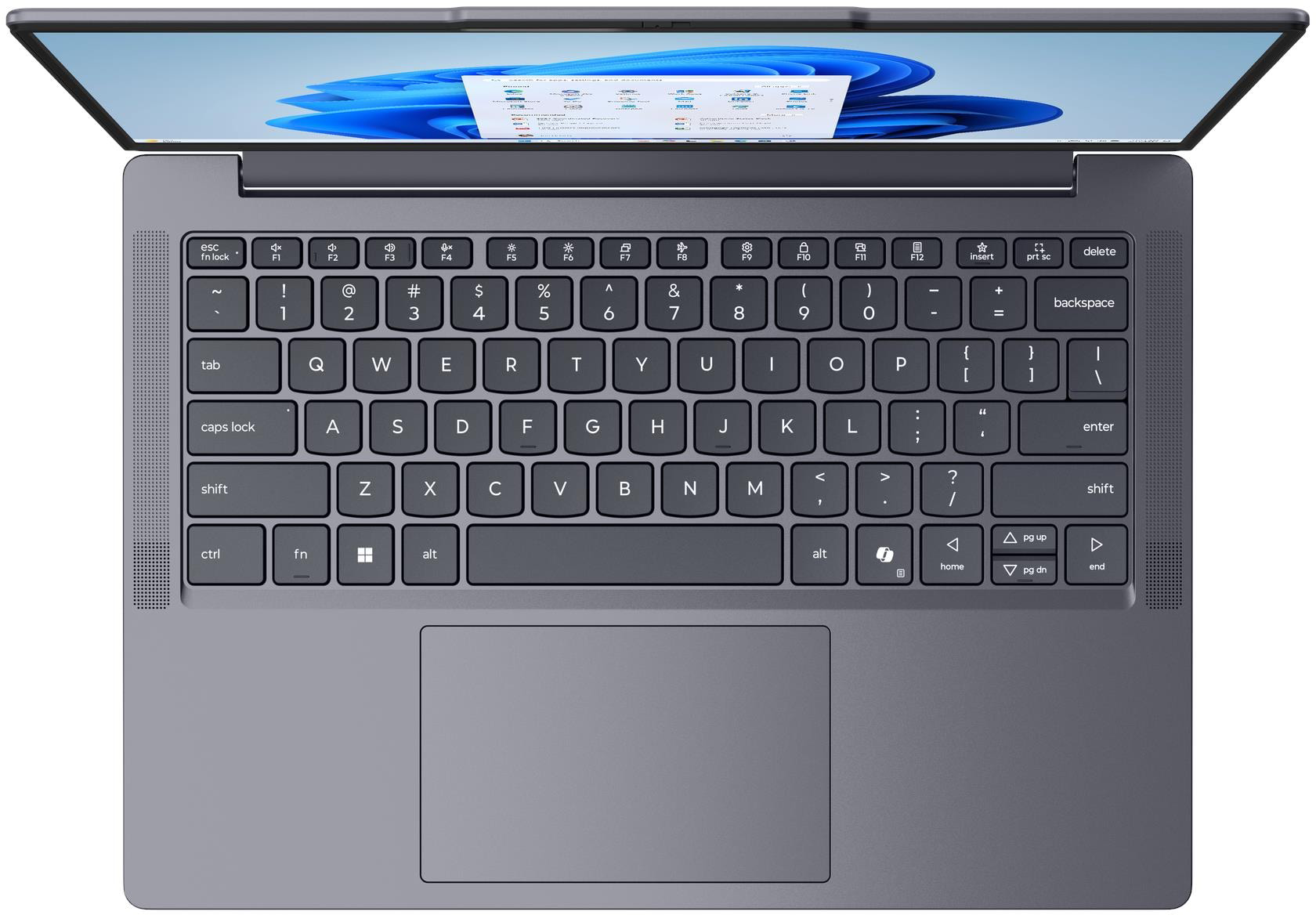 Egy sötétszürke laptop nyitva, billentyűzetet és képernyőt mutat kék háttérképpel.