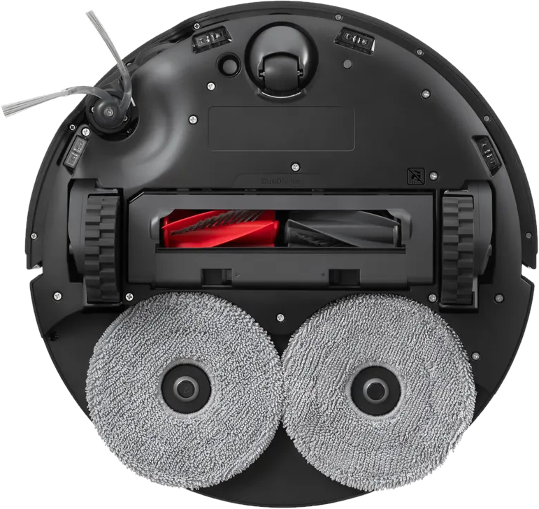 Dessous d'un aspirateur robot noir avec deux tampons rotatifs et un rouleau brosse.