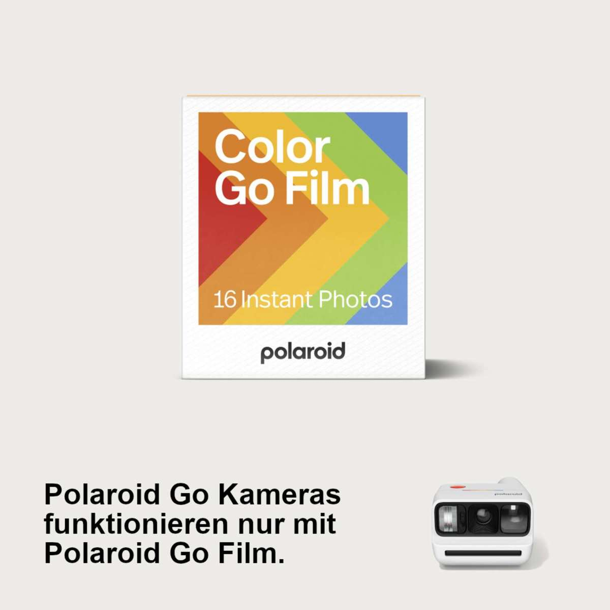 Polaroid Go Film-Packung und Kamera. Text: Polaroid Go Kameras funktionieren nur mit Polaroid Go Film.