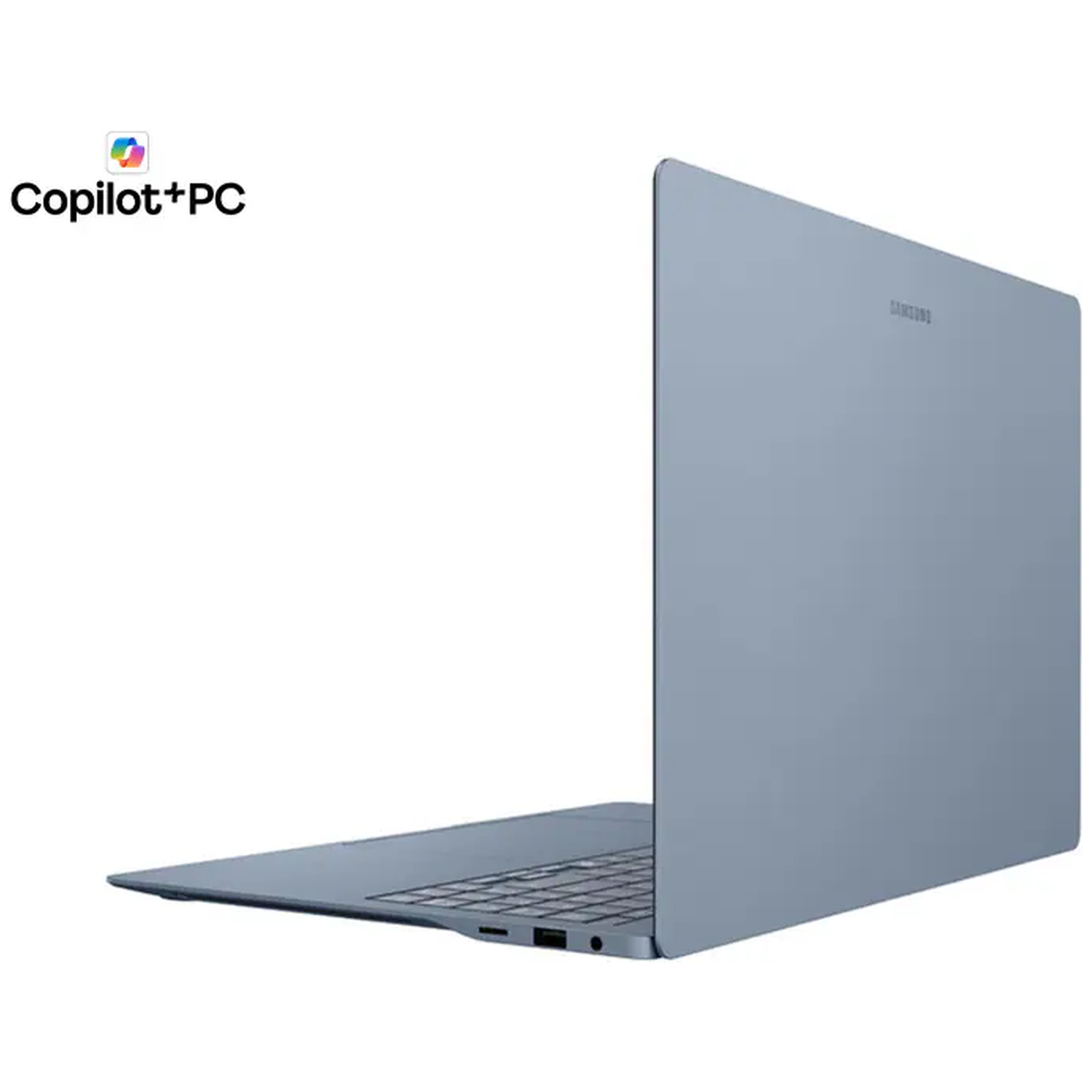 Een lichtblauwe Samsung laptop met open scherm, toetsenbord zichtbaar.