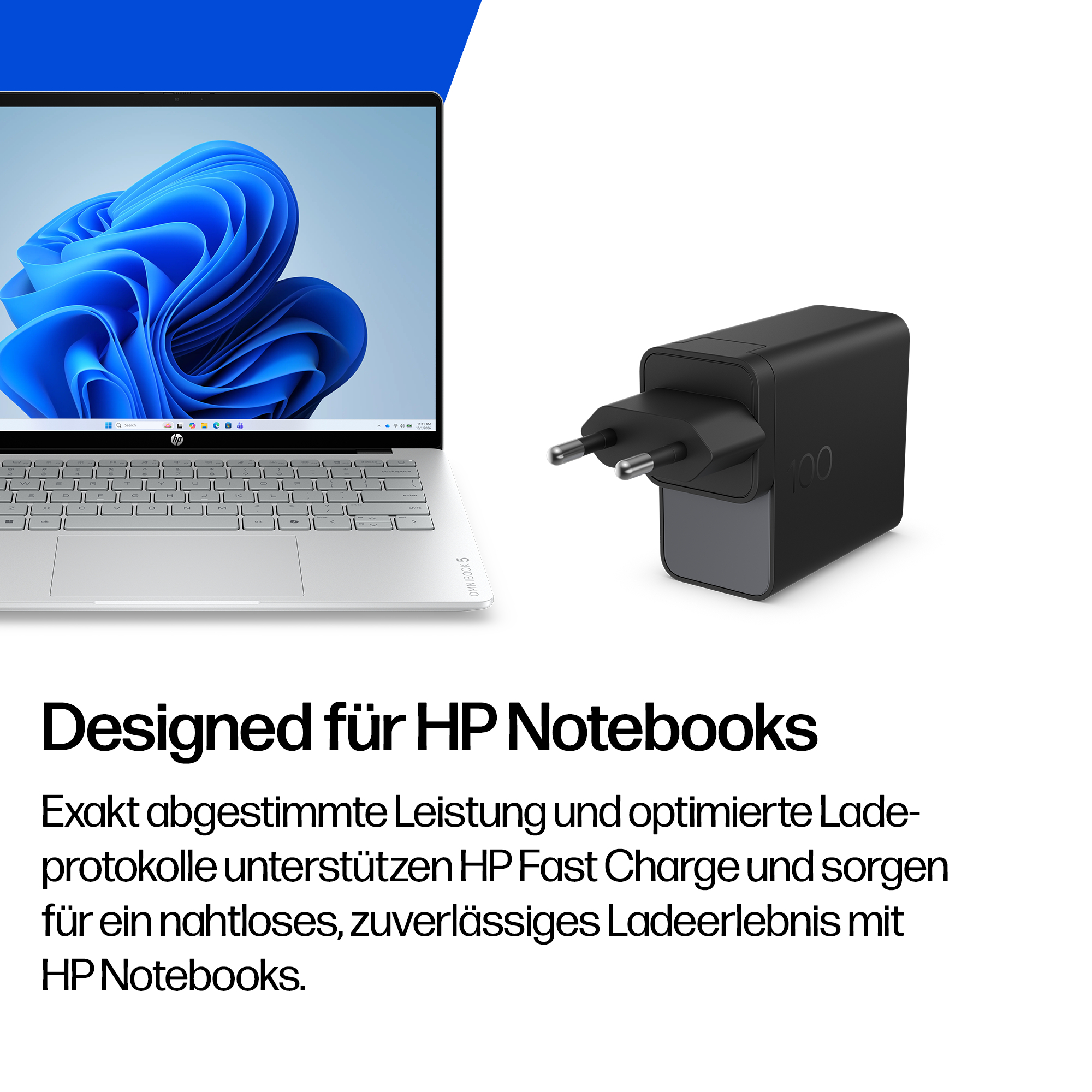 Ein silbernes HP Notebook mit blauem Hintergrund und ein schwarzes Ladegerät.