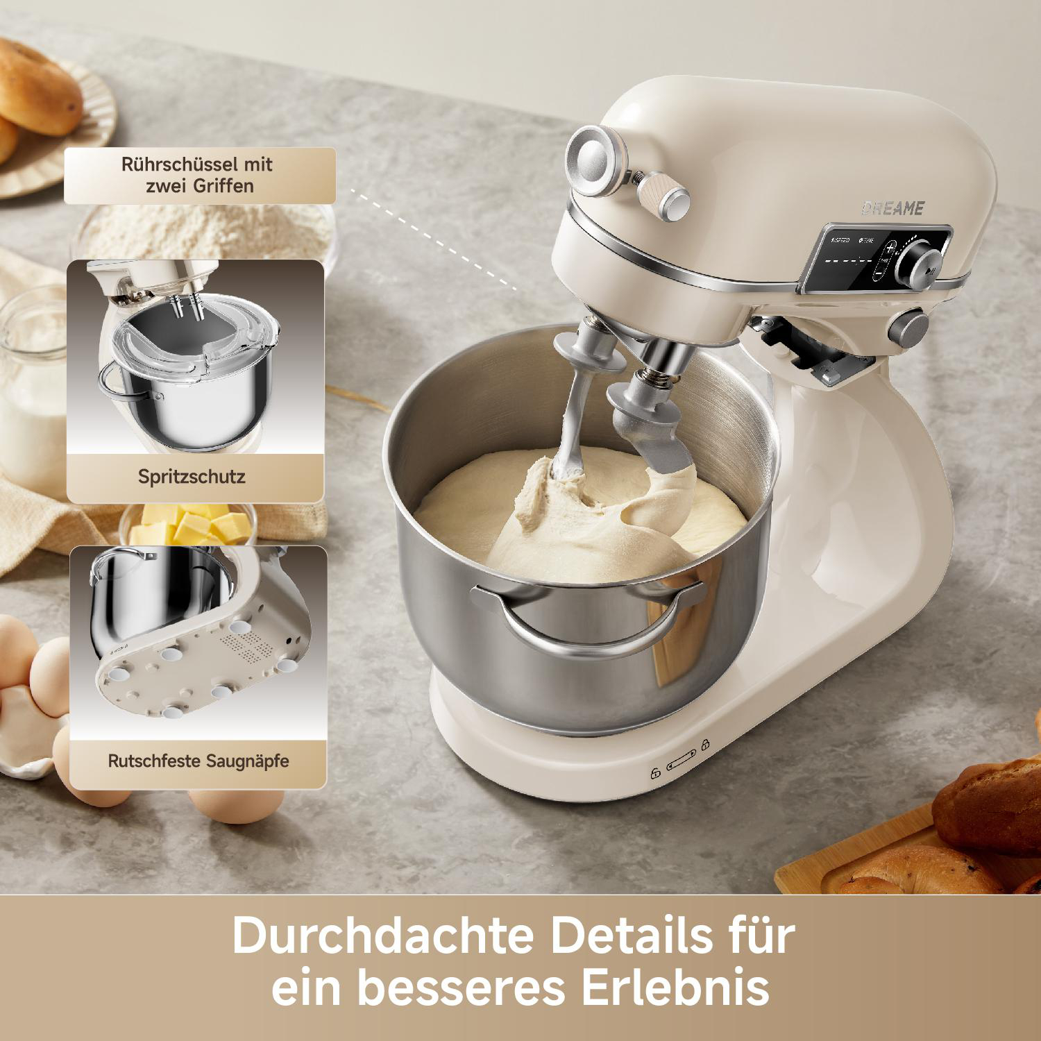 Beige Küchenmaschine mit Rührschüssel, Teig, Eiern und Brot.