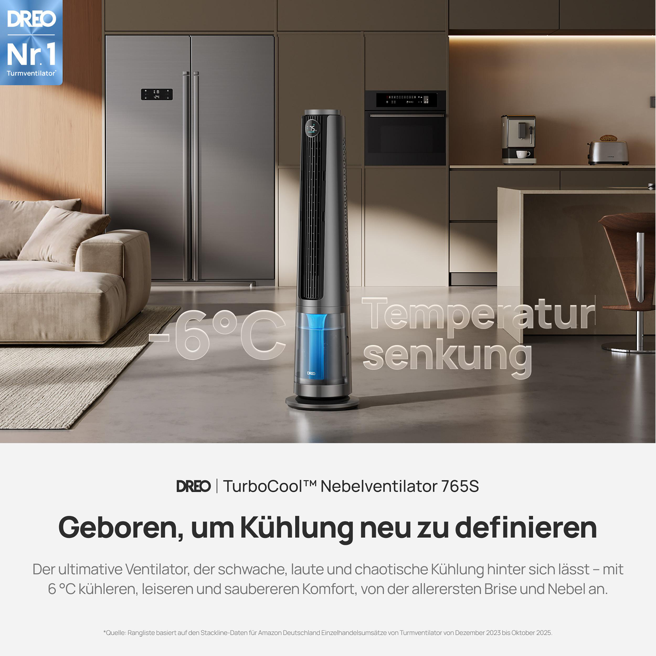 Ein moderner Turmventilator steht in einer stilvollen Küche mit Sofa und Kühlschrank.