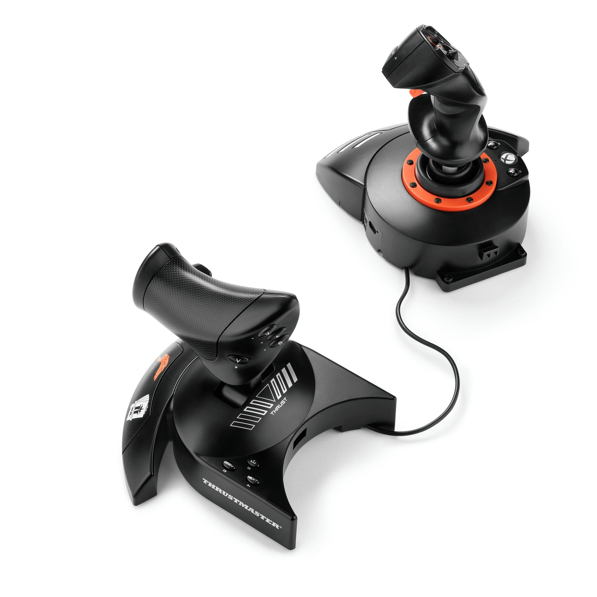 Zwei schwarze Joysticks mit orangen Akzenten auf weißem Hintergrund.