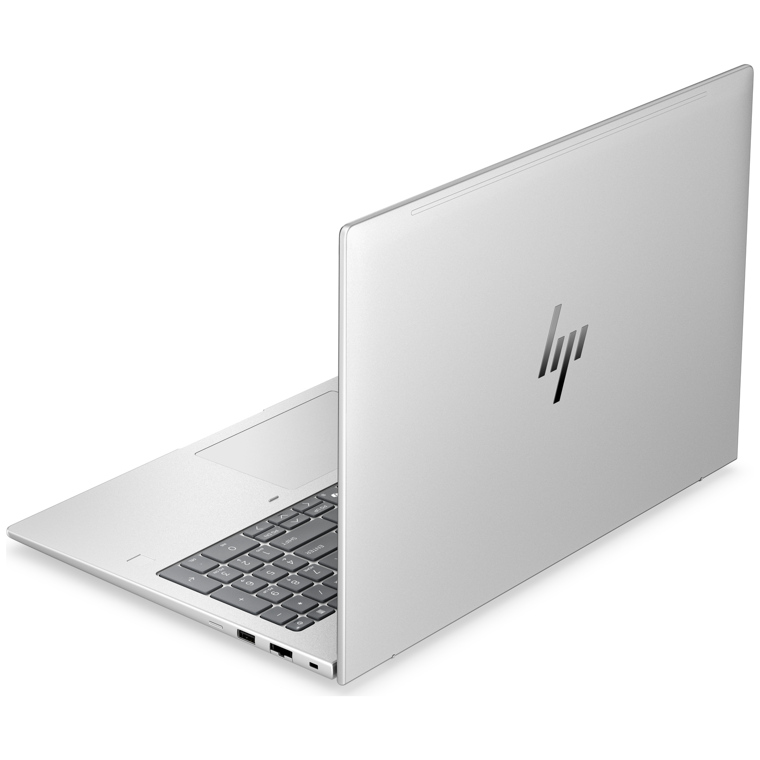 Een zilveren HP laptop met toetsenbord en touchpad op witte achtergrond.