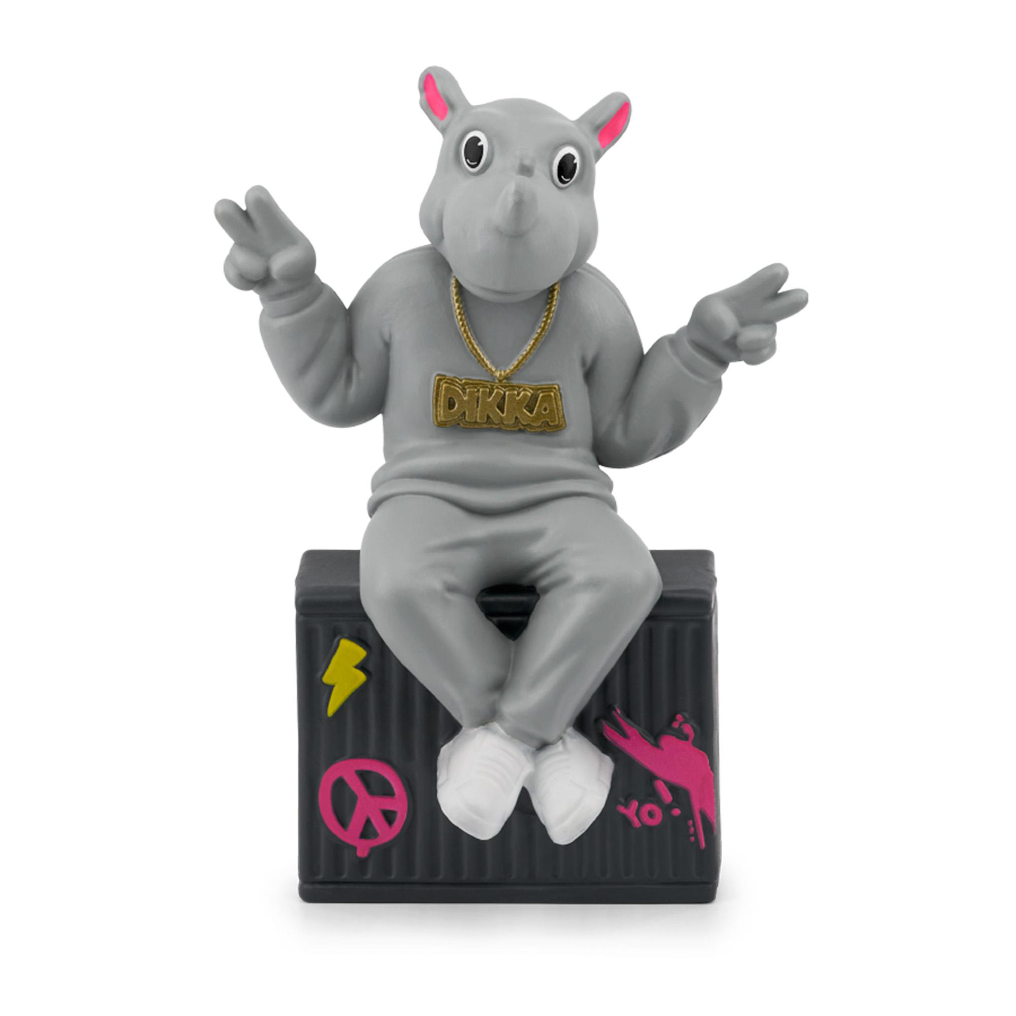 Grauer Rhino-Figur auf schwarzem Sockel mit Peace-Zeichen und Blitz.