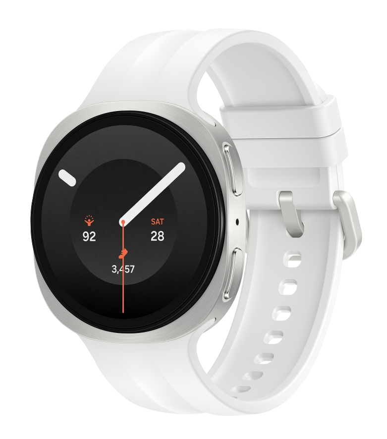 Biały smartwatch ze srebrną ramką i czarnym ekranem pokazującym czas, datę i aktywność.