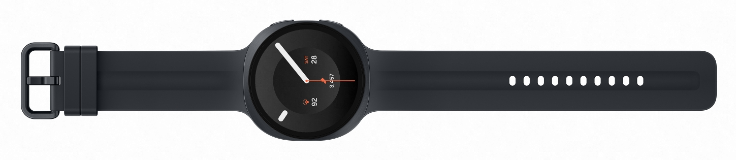 Ciemny smartwatch z okrągłą tarczą i czarnym paskiem.