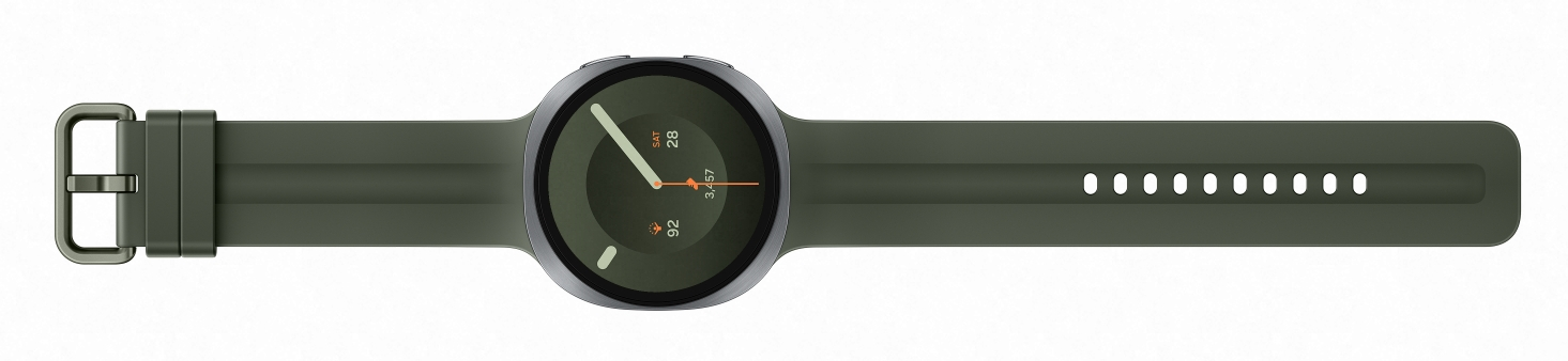 Zielony smartwatch z tarczą pokazującą datę, kroki i baterię.