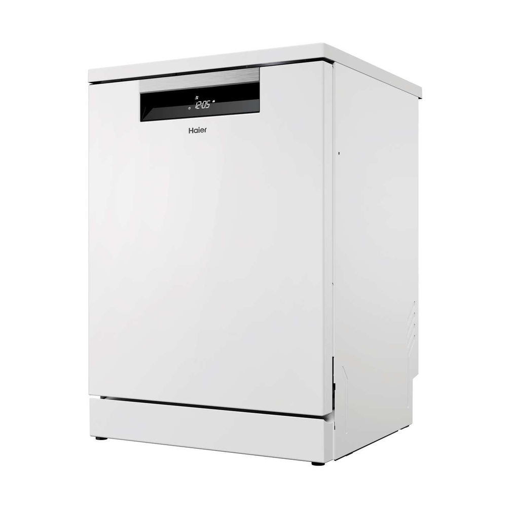 Siyah kontrol panelli ve dijital ekranlı beyaz bir Haier bulaşık makinesi.