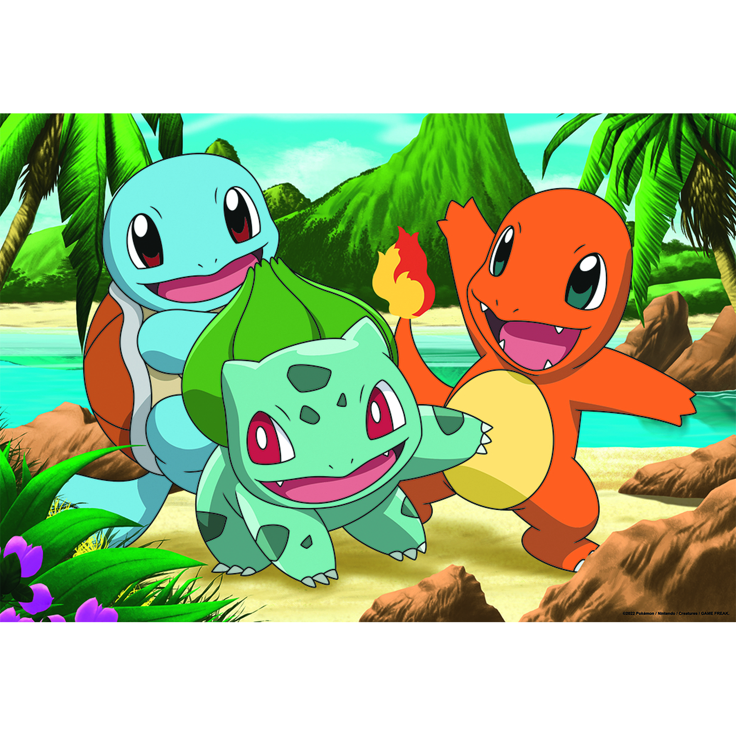 Drie Pokémon, Squirtle, Bulbasaur en Charmander, staan op een zandstrand met palmbomen.