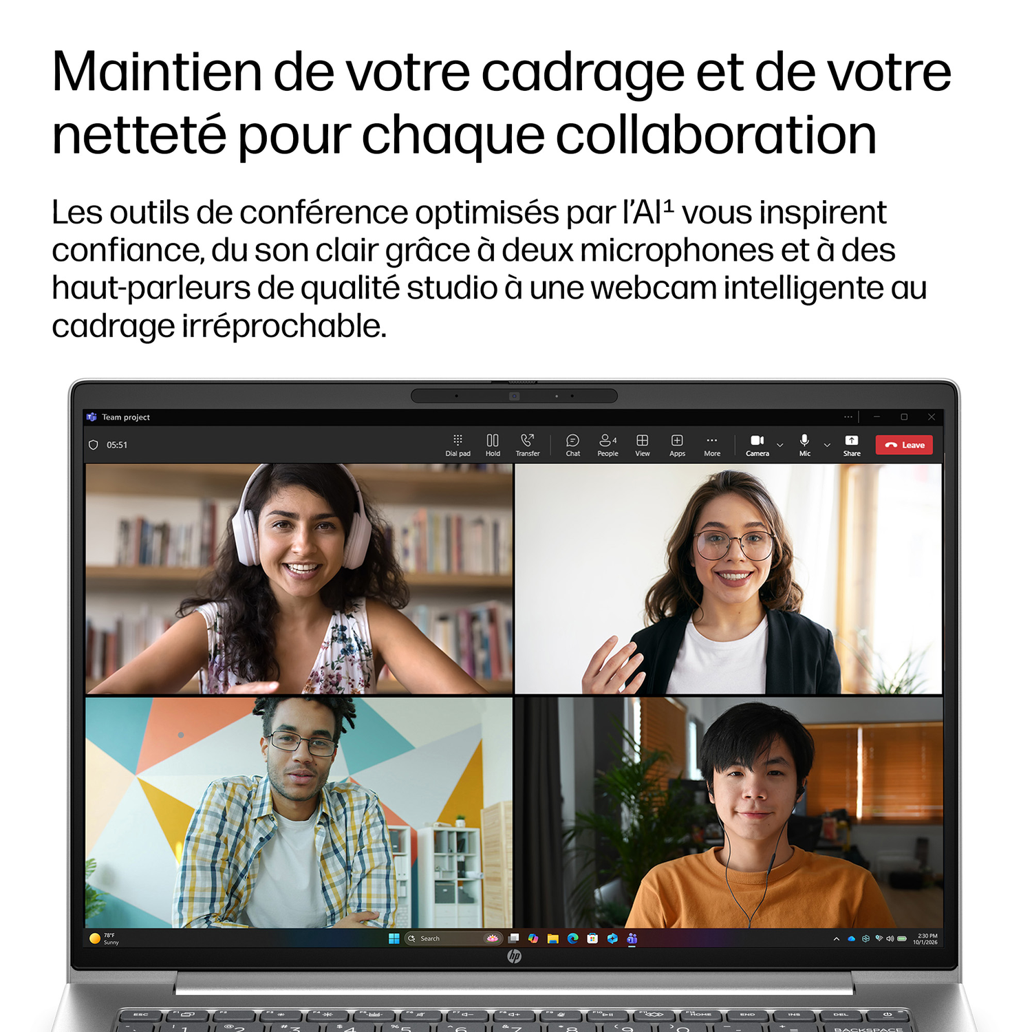 Quatre personnes dans une visioconférence sur un écran d'ordinateur portable. Deux en haut, deux en bas.