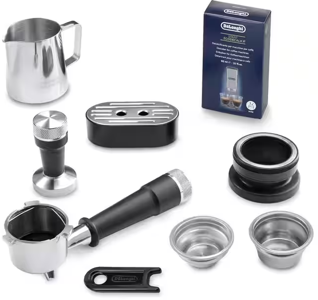 Accessori macchina caffè: lattiera, pressino, portafiltro, filtri, scatola decalcificante.