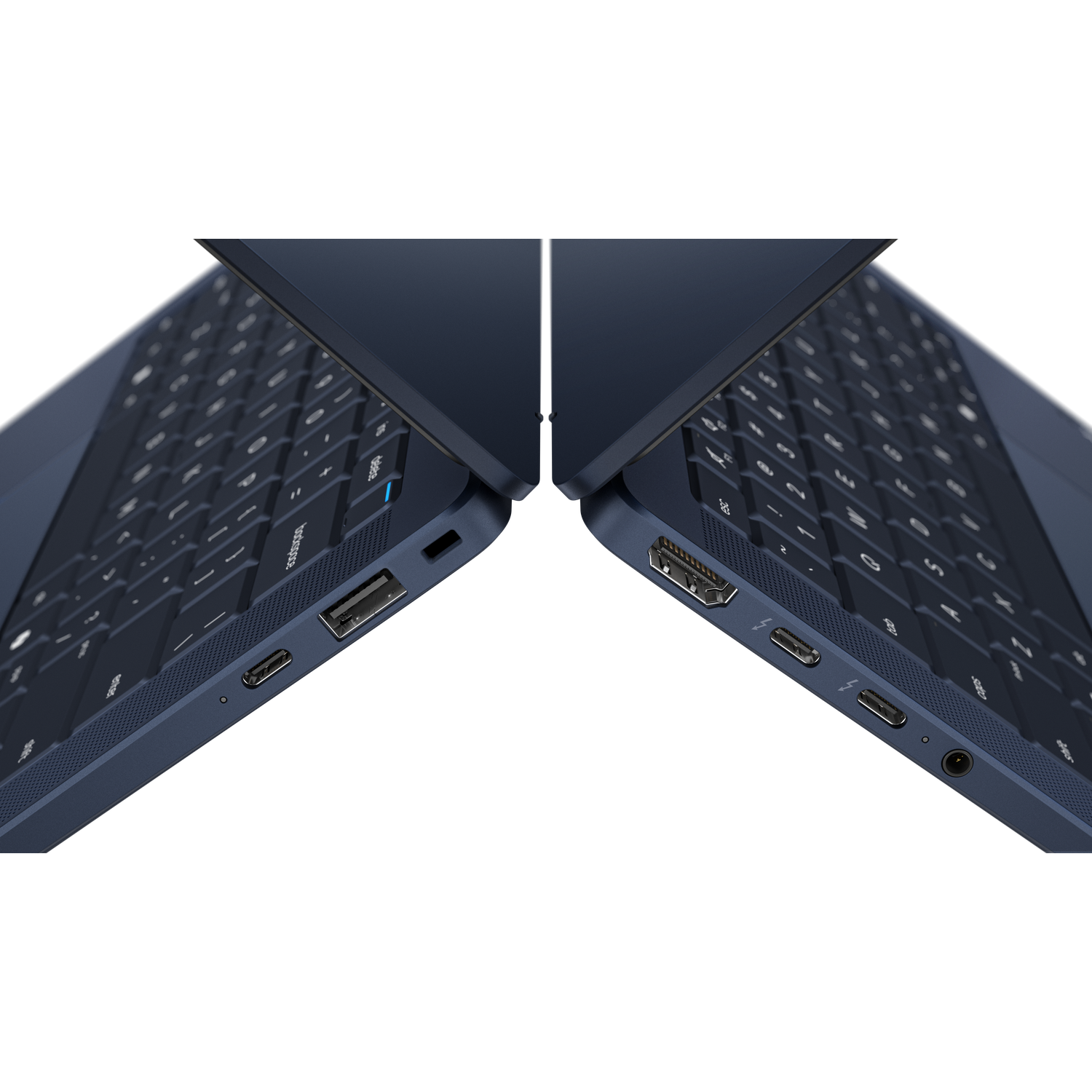 Twee blauwe laptops met toetsenborden zijn gerangschikt op een zwarte achtergrond.