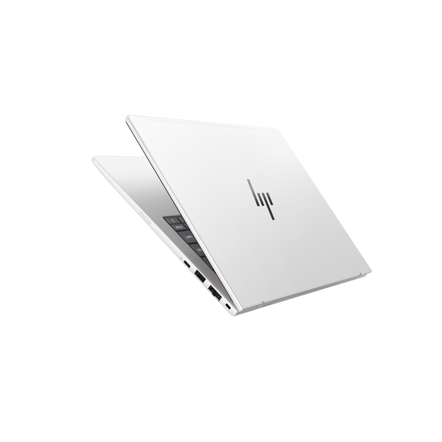 Een witte HP laptop is open op een witte ondergrond, met zichtbaar logo.