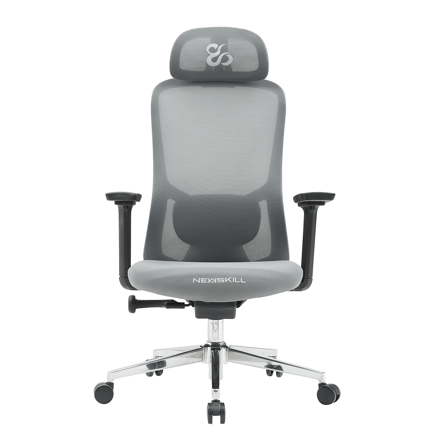 Silla de oficina gris de respaldo de malla con reposacabezas y base de estrella plateada.