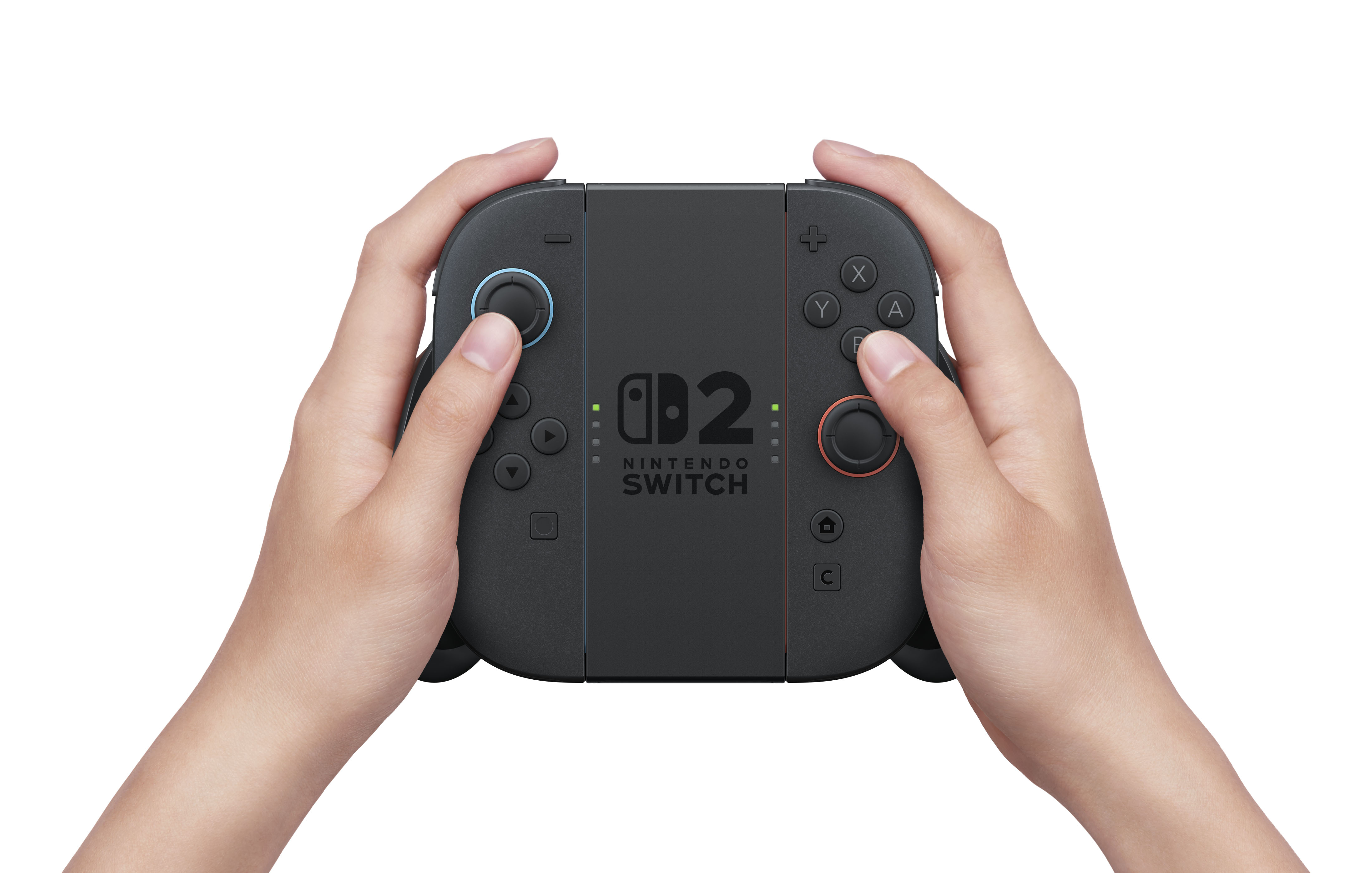 Düğmeli ve kumandalı gri bir Nintendo Switch kontrol cihazını tutan eller.