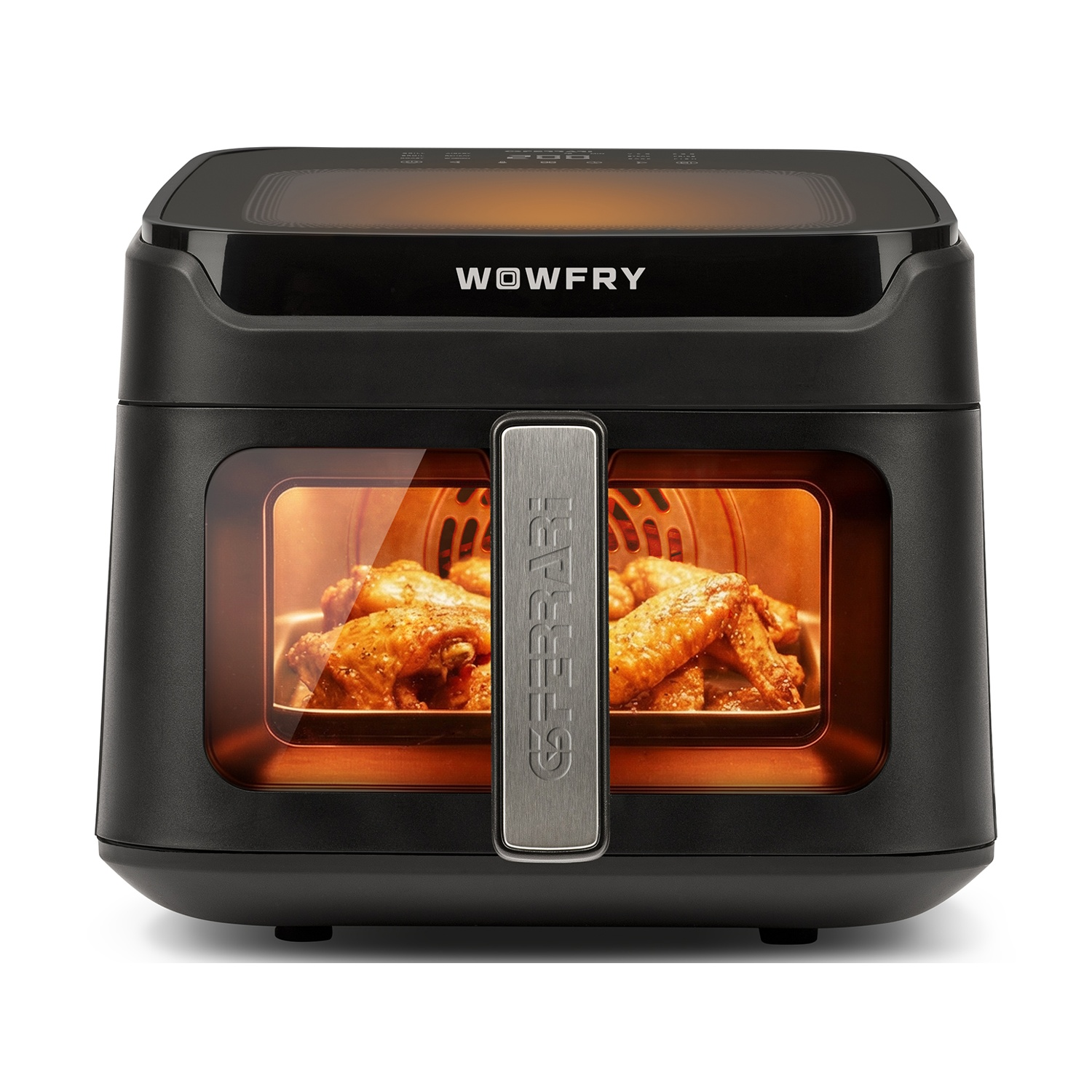 Una friggitrice ad aria nera con ali di pollo fritte all'interno.