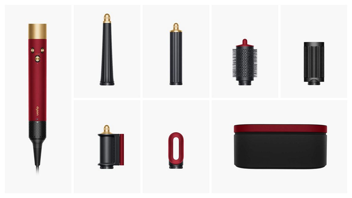 Un dispositivo per lo styling dei capelli Dyson rosso con vari accessori e una custodia.