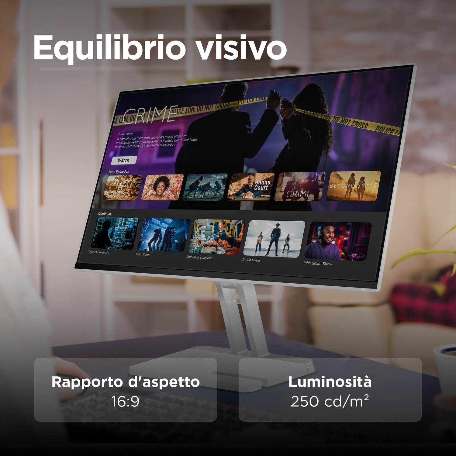 Un monitor mostra un'interfaccia di streaming con miniature di film, testo e grafica.