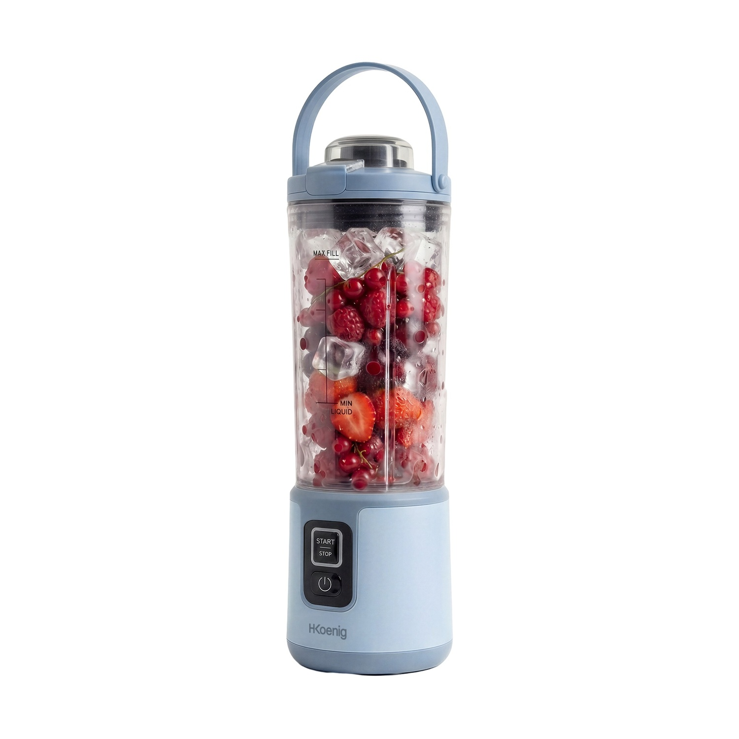 Un frullatore portatile con base blu, riempito di bacche e ghiaccio, pronto per frullare.