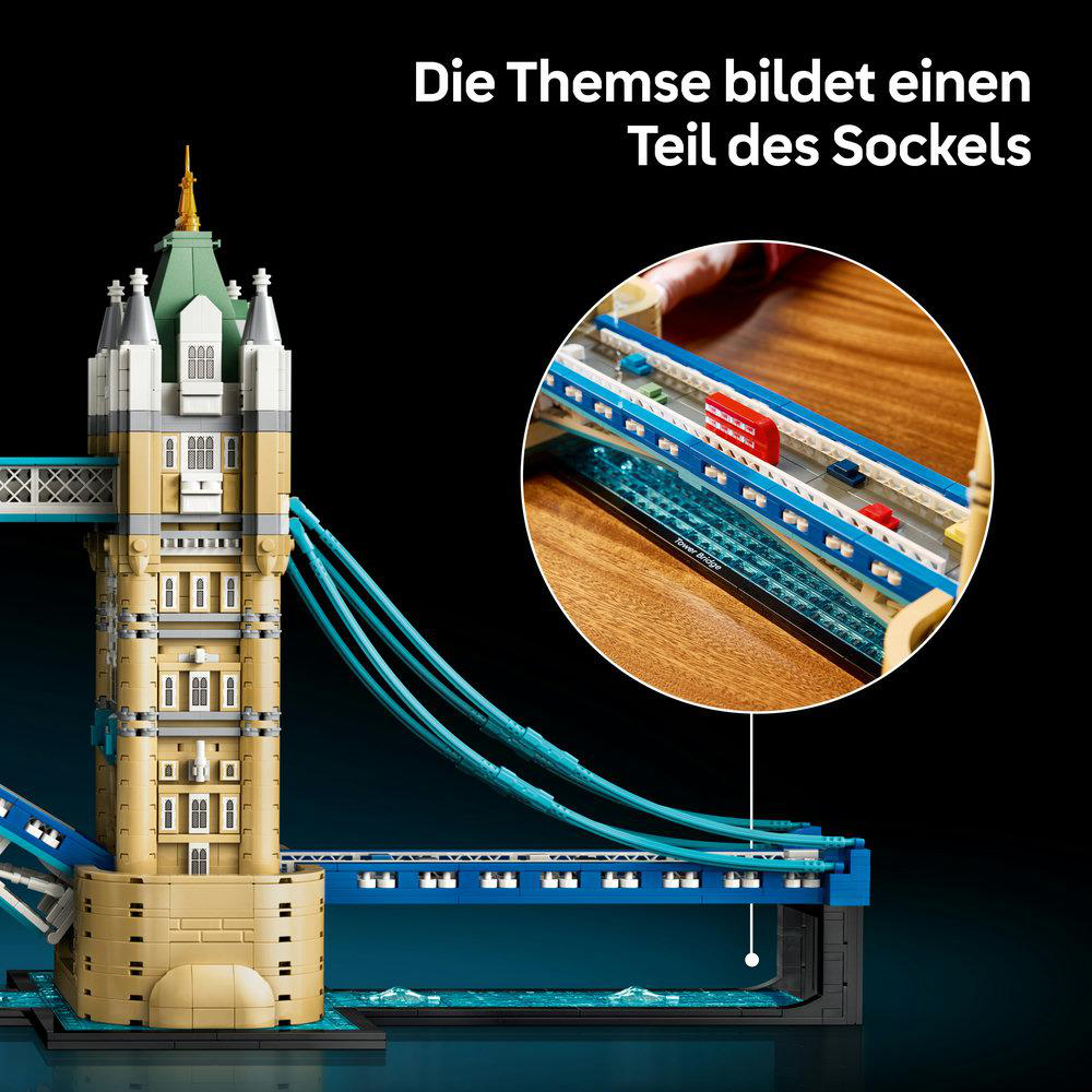 Ein LEGO-Modell der Tower Bridge mit roten und blauen Autos auf der Fahrbahn.