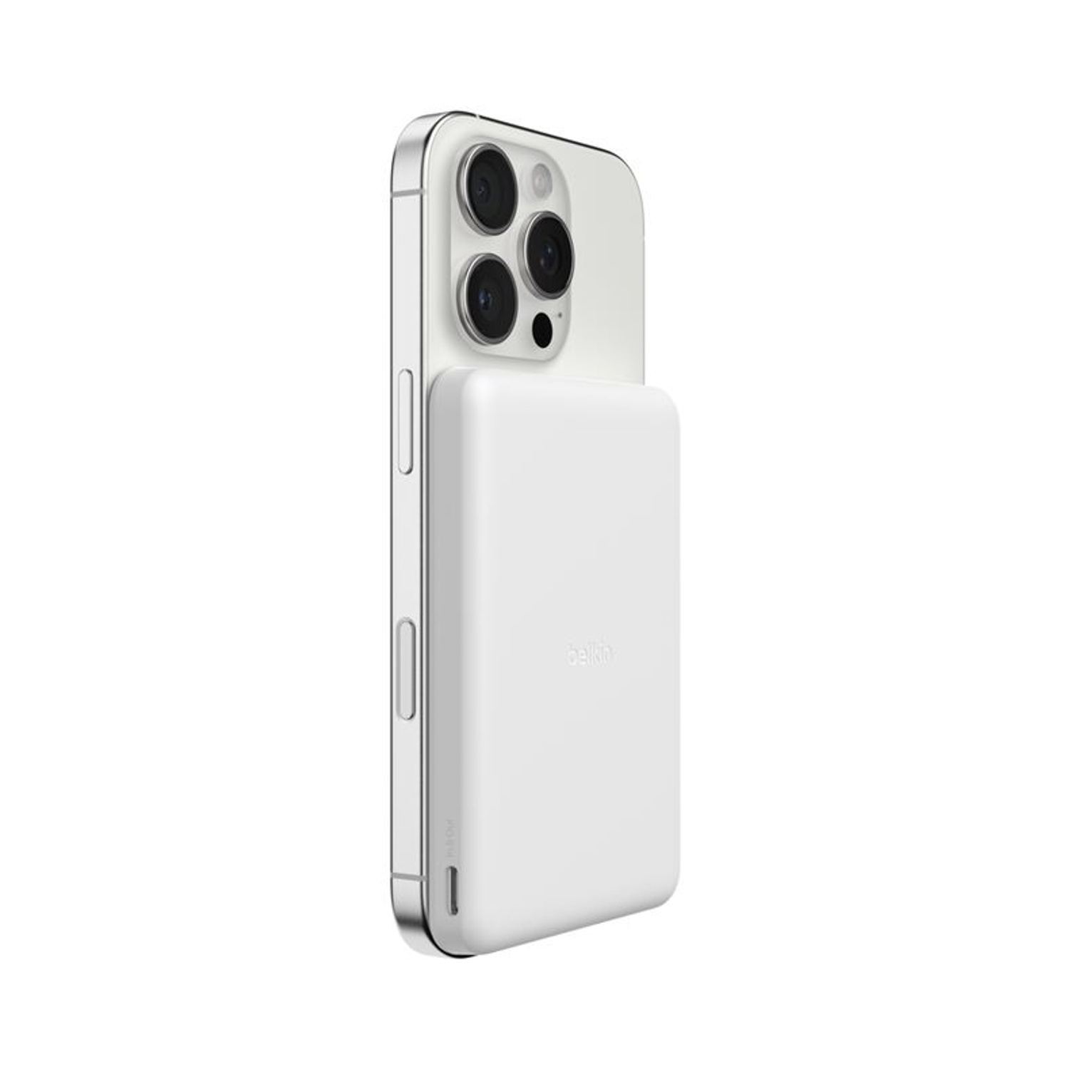 iPhone bianco con pacco batteria bianco attaccato sul retro. Il telefono ha tre fotocamere.