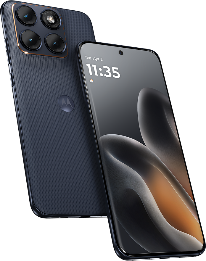 Két sötét Motorola okostelefon egymás mellett, egyik négy kamerával.