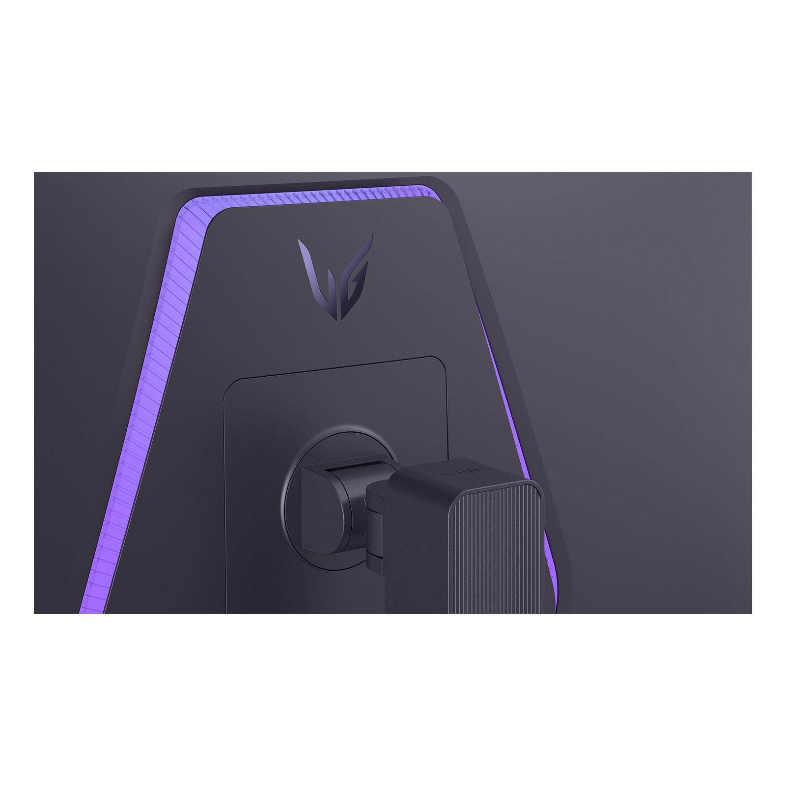 Nahaufnahme der Rückseite eines Monitors mit lila Akzentbeleuchtung und LG-Logo.